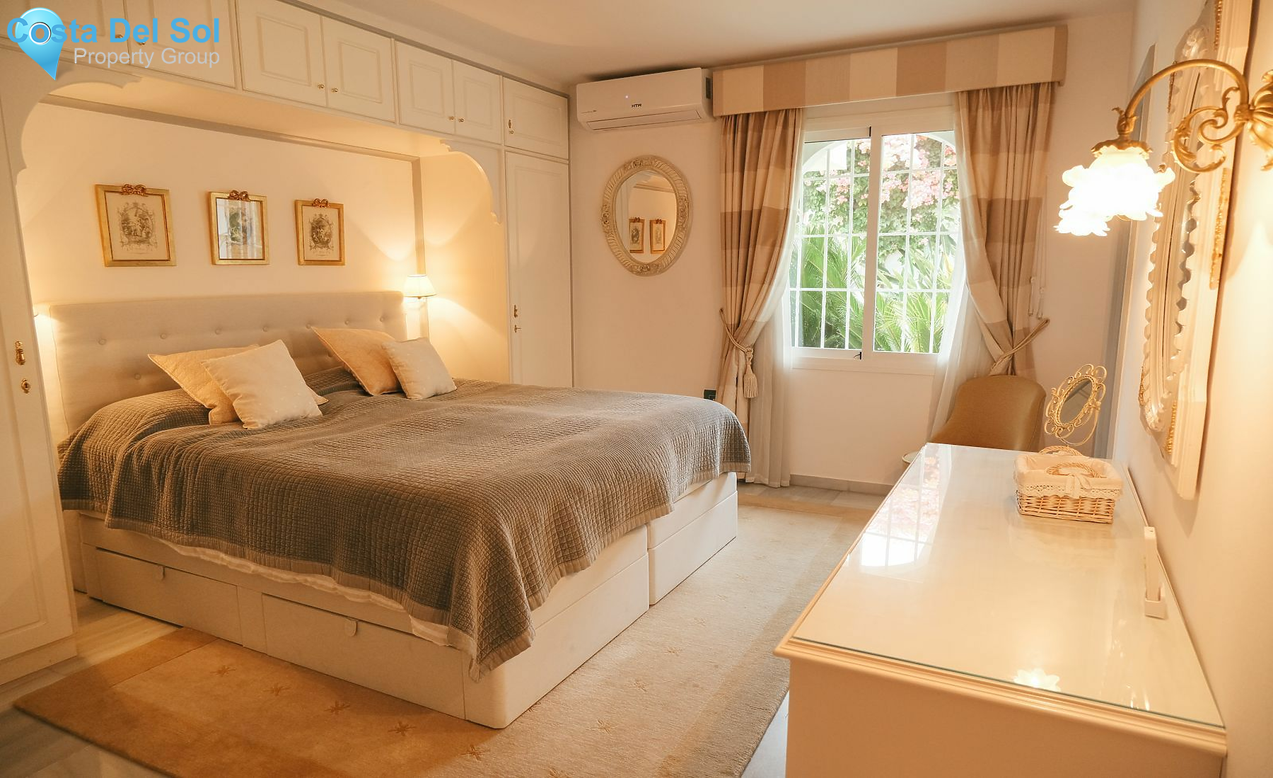 Townhouse in The Golden Mile-1428743