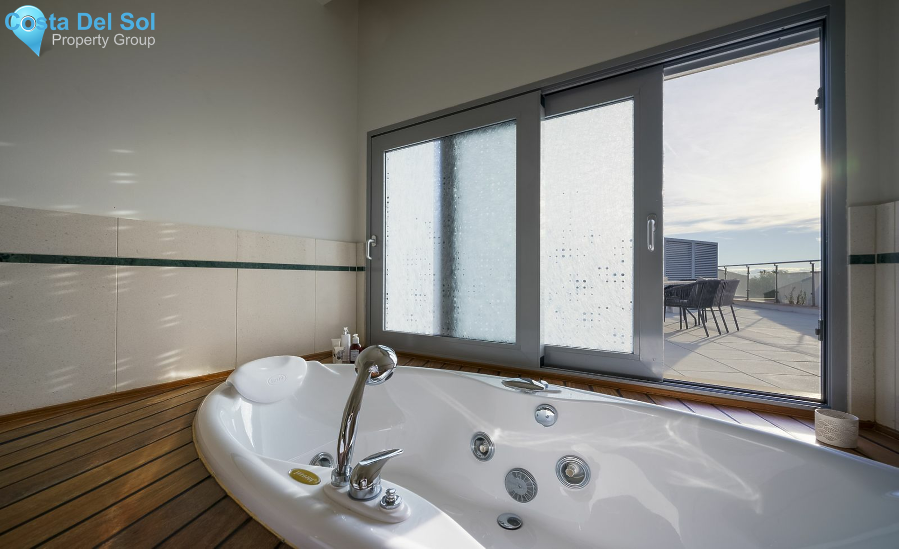 Townhouse in The Golden Mile-1531077