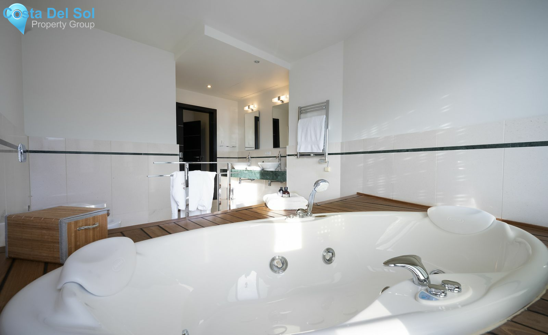 Townhouse in The Golden Mile-1531078