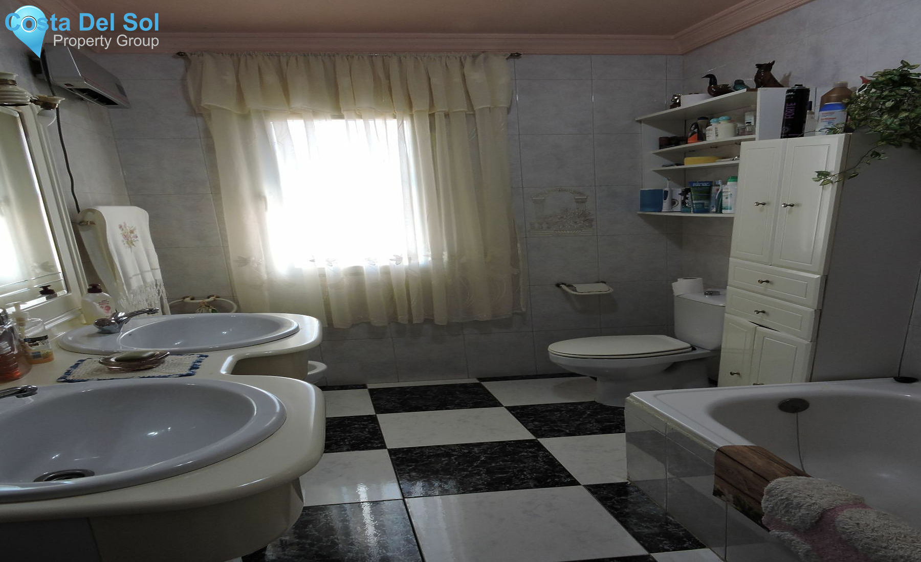 Detached Villa in Alhaurín de la Torre-1425575