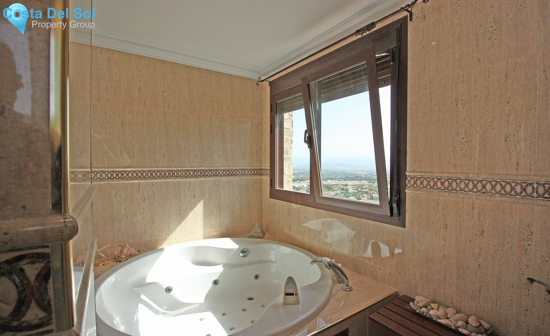 Detached Villa in Alhaurín de la Torre-1519601