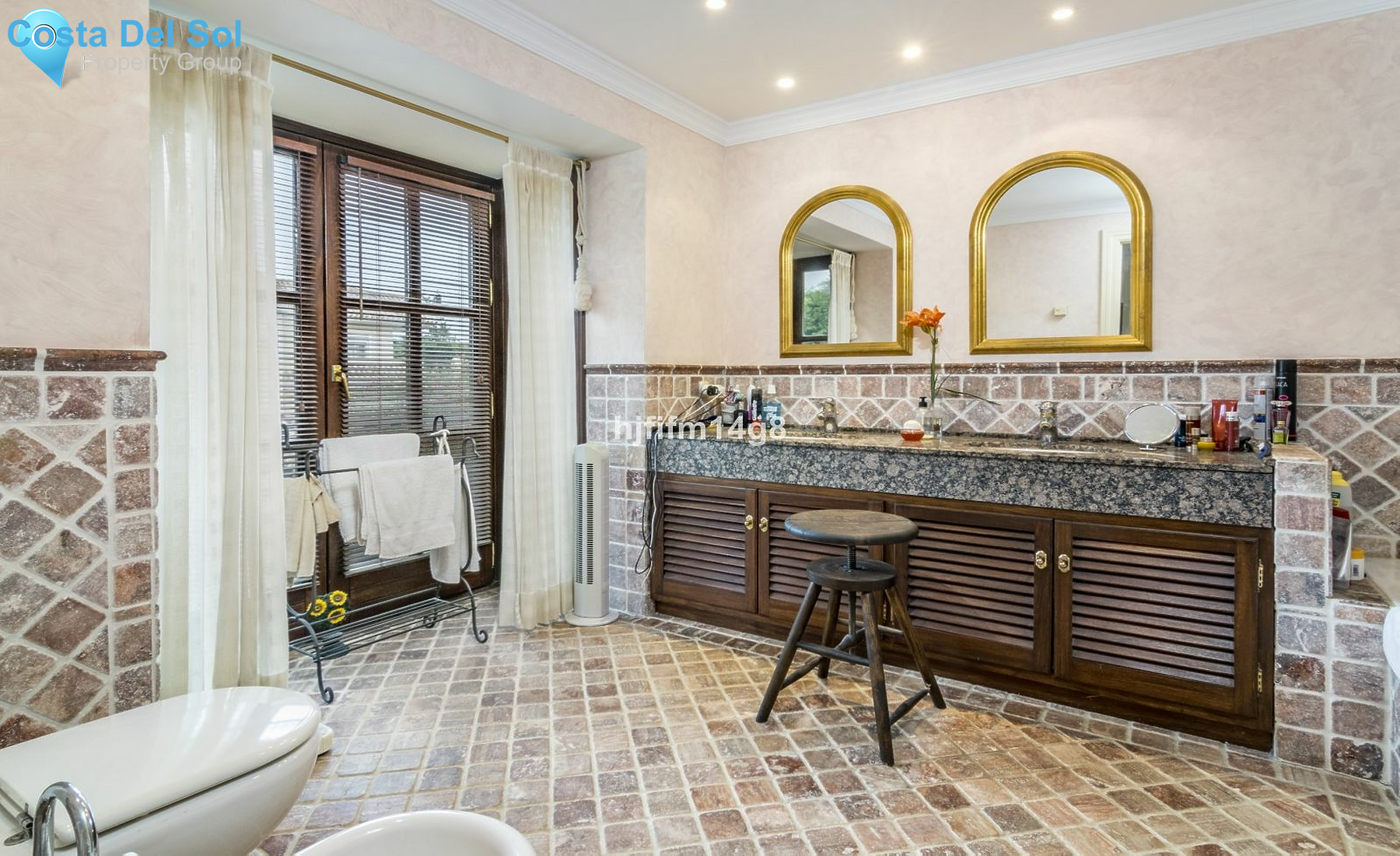 Detached Villa in Aloha-1517171