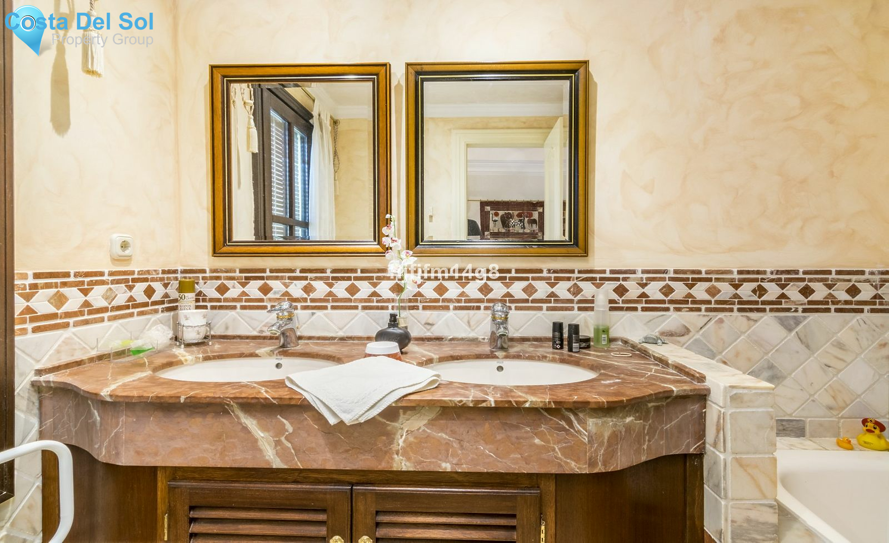 Detached Villa in Aloha-1517174