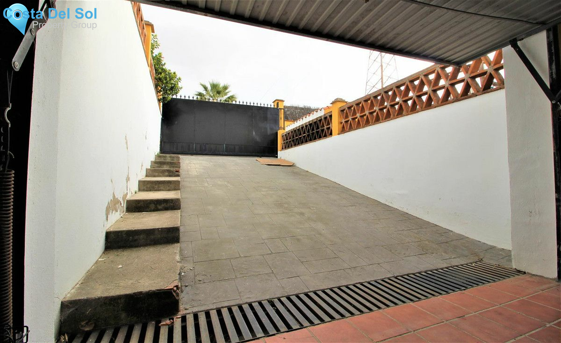 Detached Villa in Bel Air-1446050