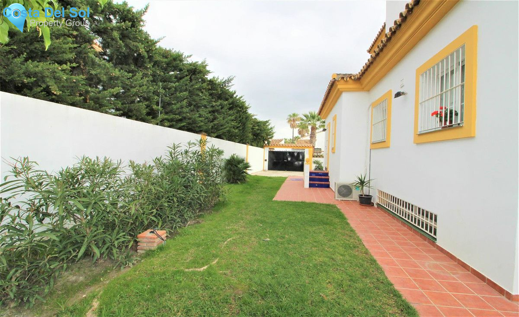 Detached Villa in Bel Air-1446052