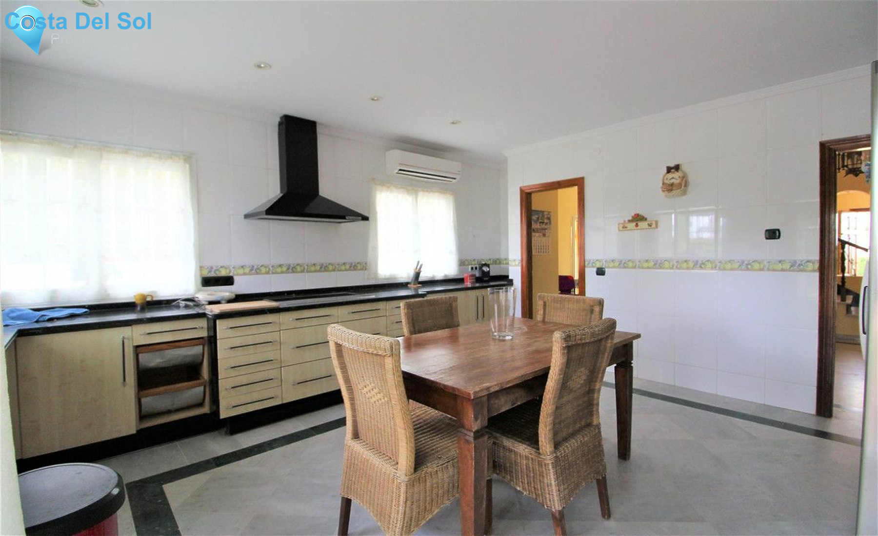 Detached Villa in Bel Air-1446044