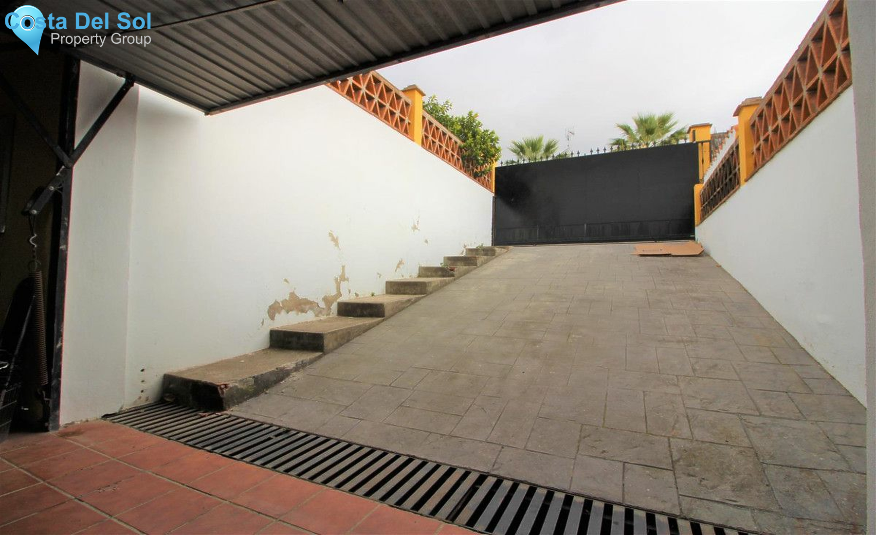 Detached Villa in Bel Air-1446047