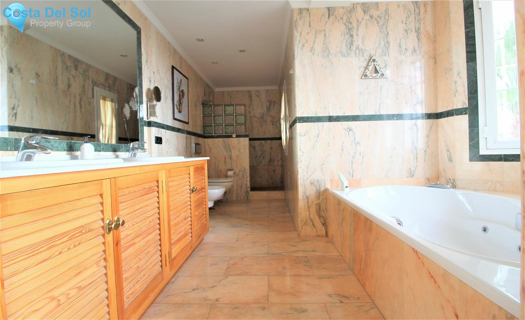 Detached Villa in Bel Air-1446049
