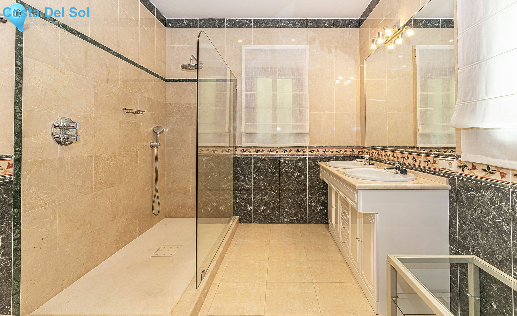 Detached Villa in El Paraiso-1131096