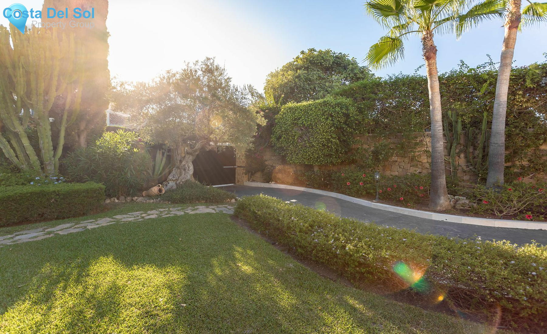 Detached Villa in El Paraiso-1517558