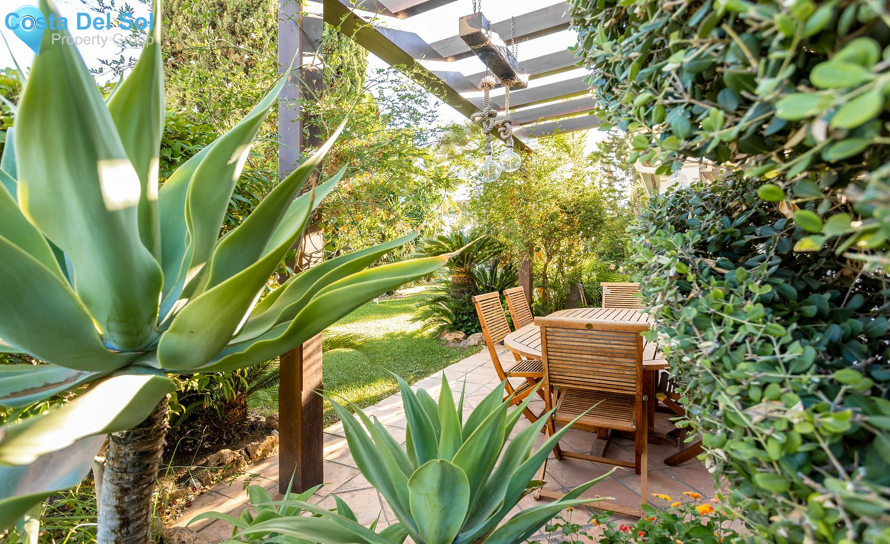 Detached Villa in El Paraiso-1517554