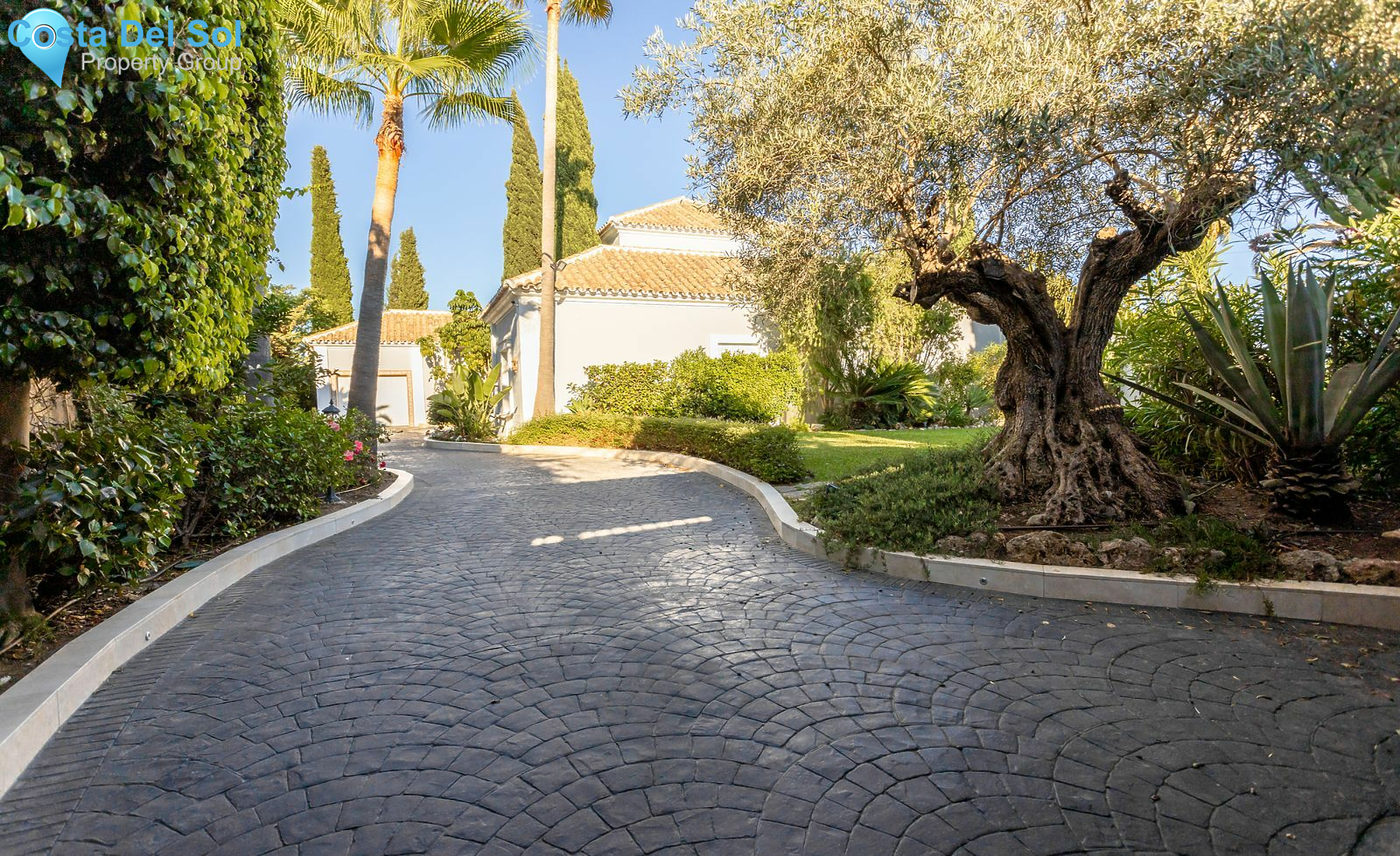 Detached Villa in El Paraiso-1517557