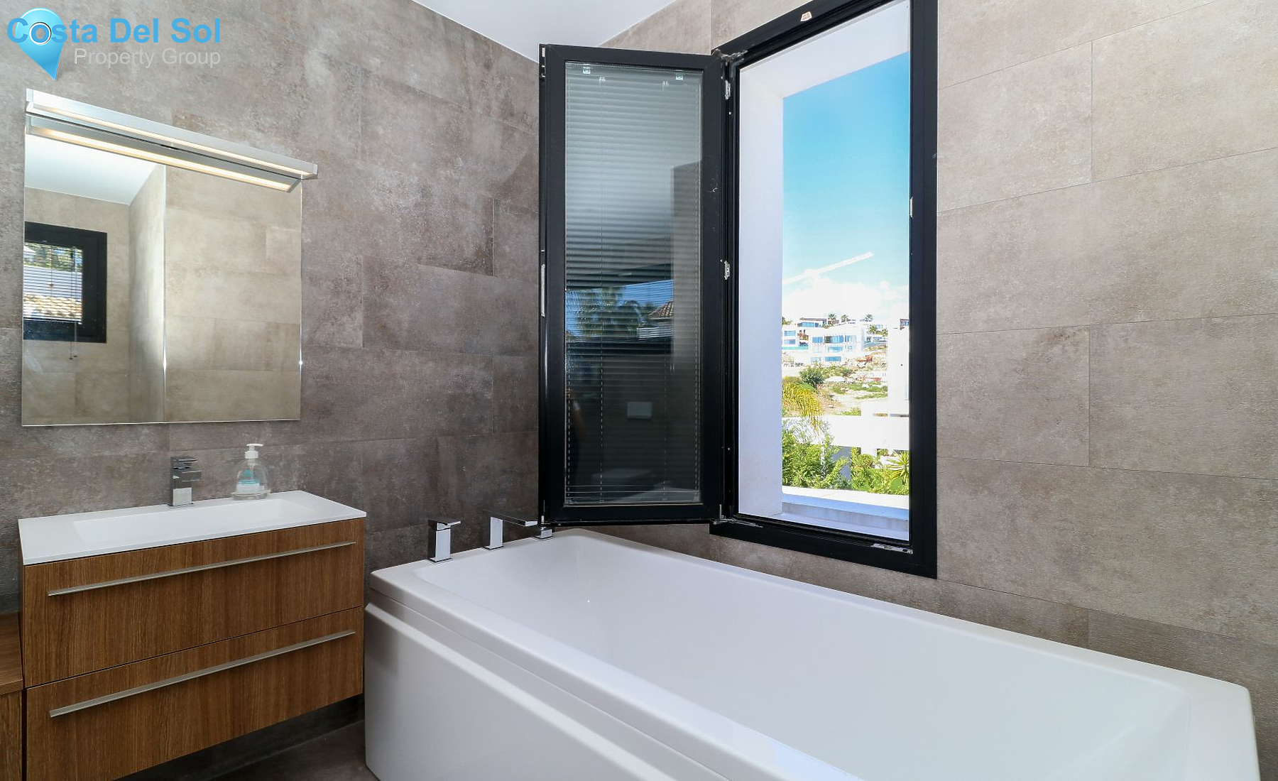 Detached Villa in El Paraiso-1550397