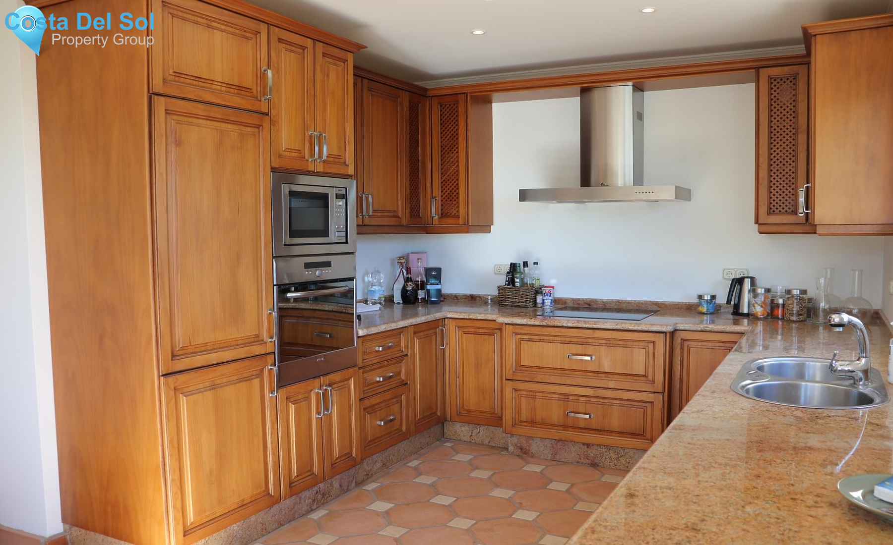 Detached Villa in Elviria-1130577