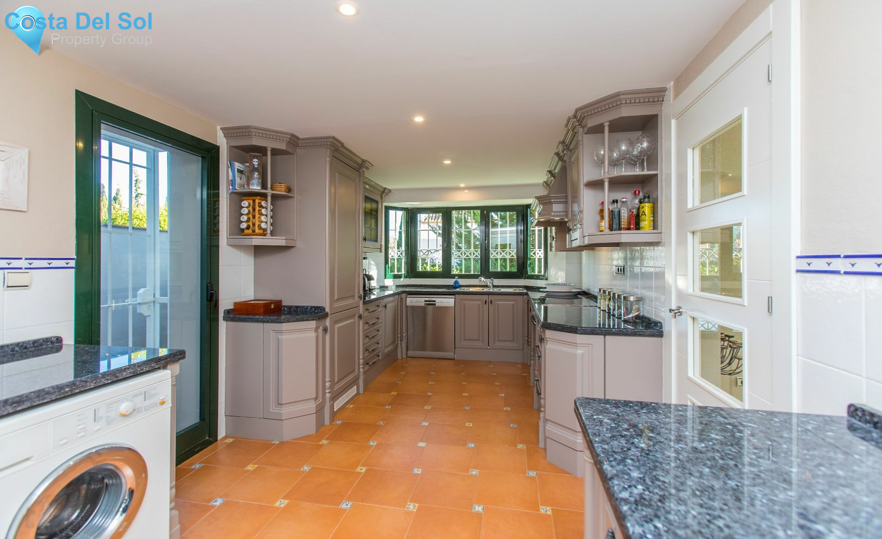 Detached Villa in Elviria-1210951