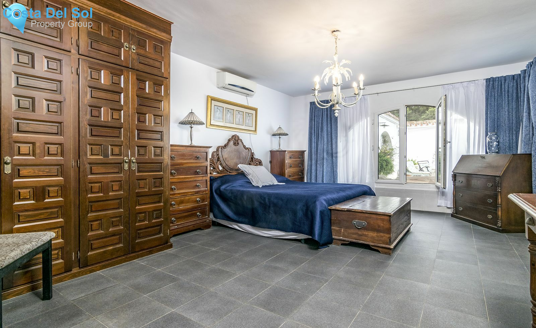 Detached Villa in Estepona-1136157