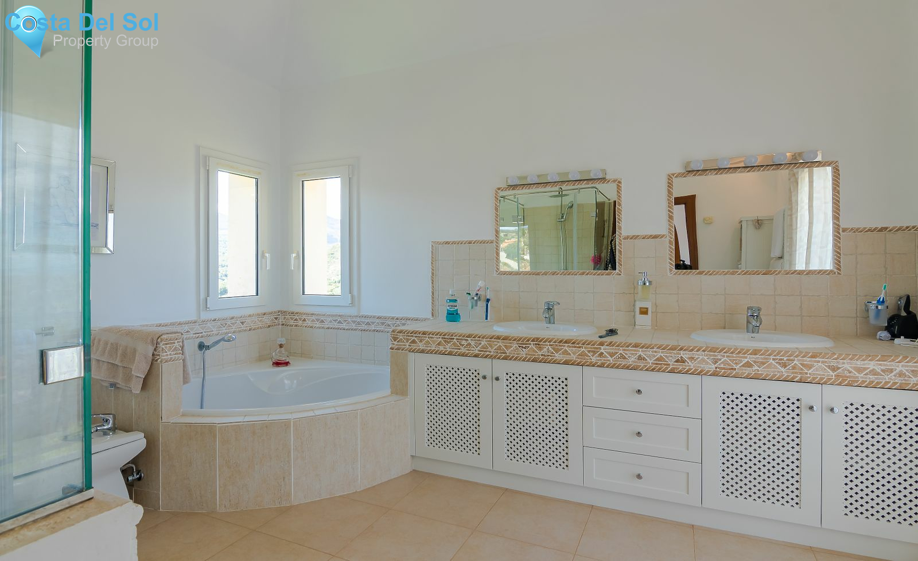 Detached Villa in Estepona-1141070