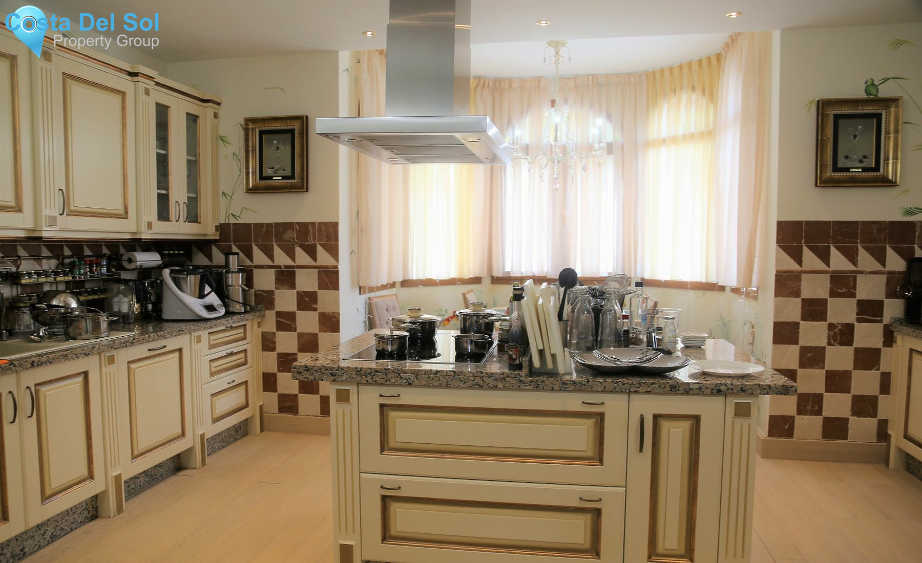 Detached Villa in Estepona-1187774