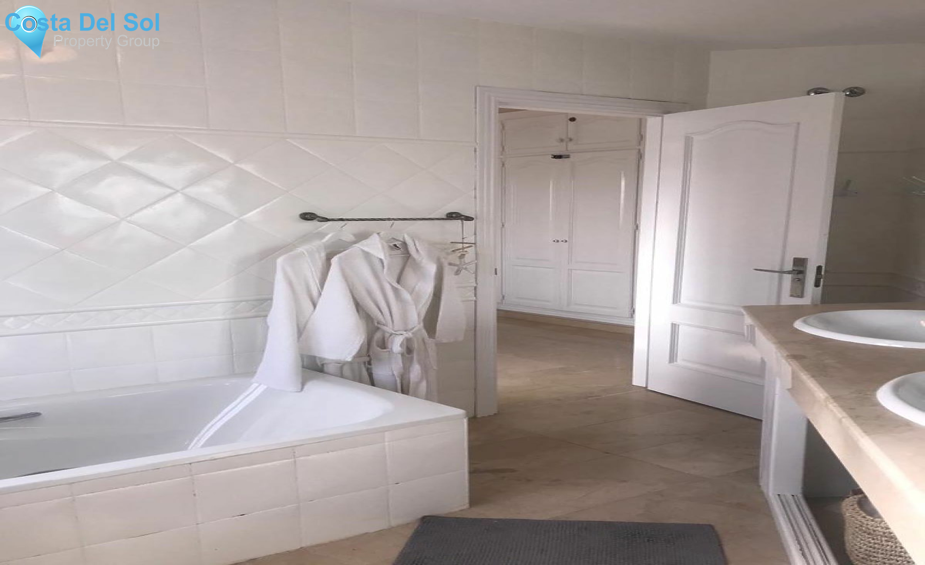 Detached Villa in Estepona-1474554