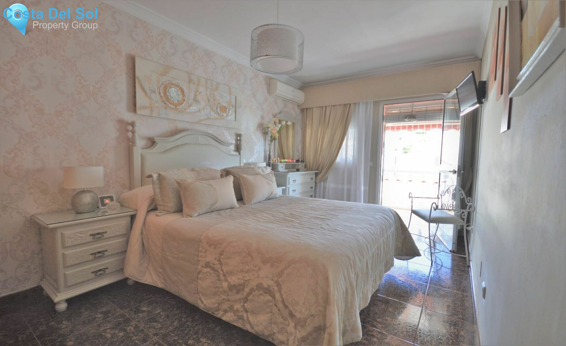 Detached Villa in La Campana-1532038
