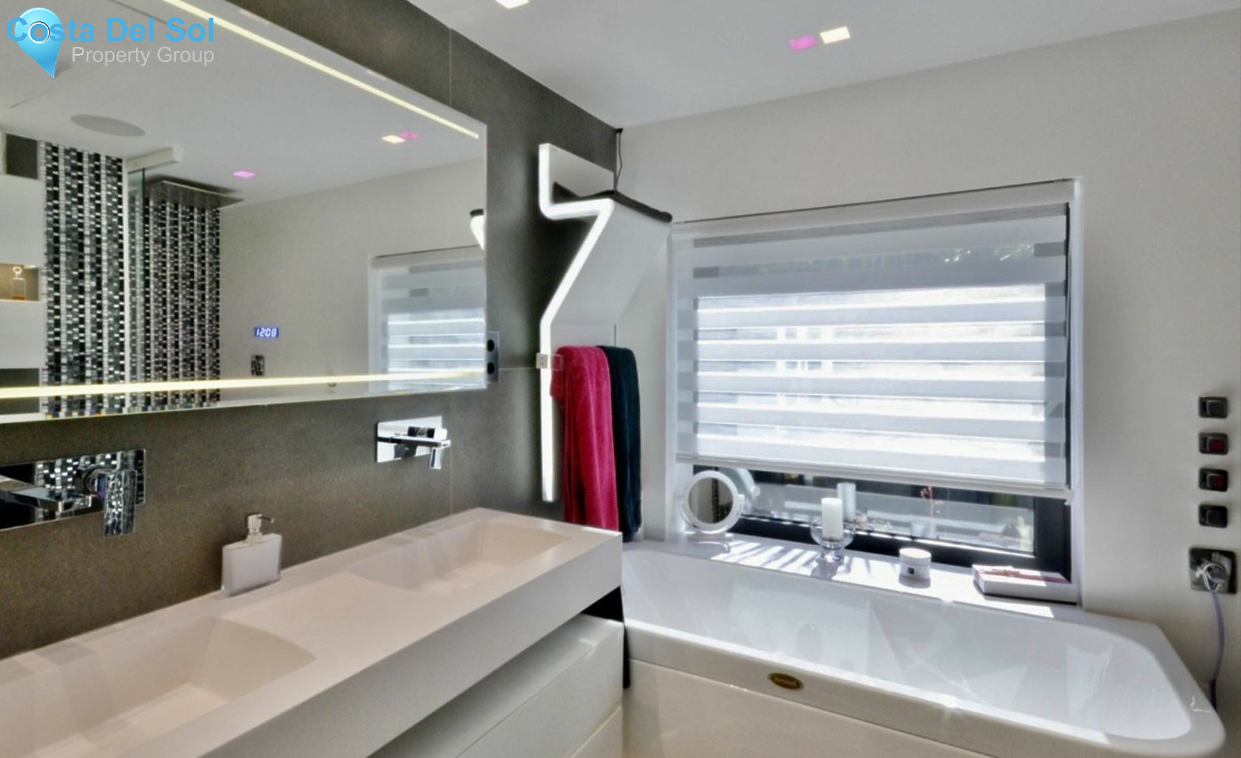 Detached Villa in Las Chapas-1399026