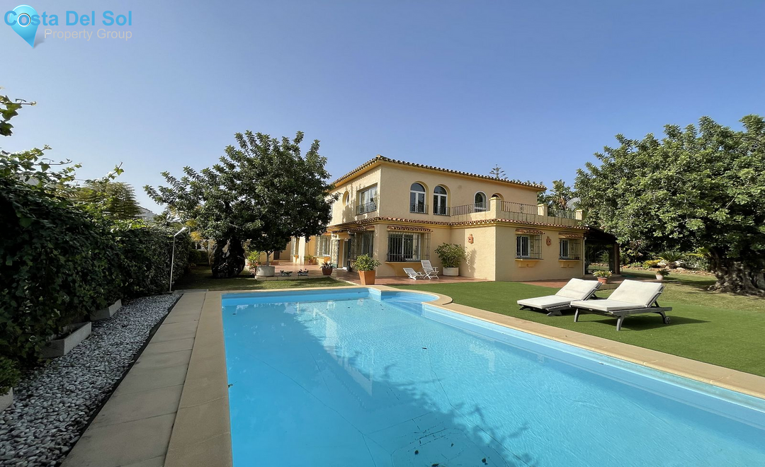 Detached Villa in Marbella-1561680