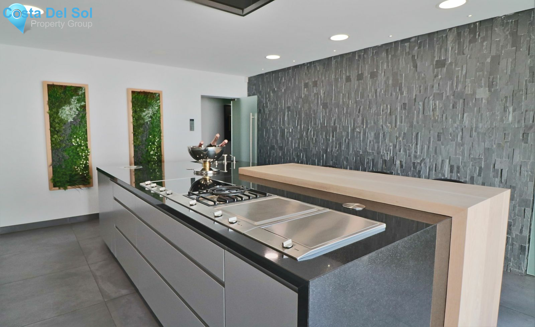 Detached Villa in Mijas Costa-1213555