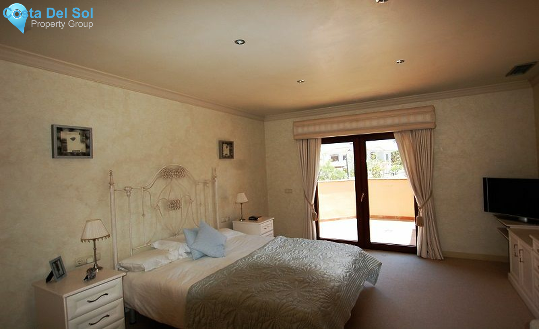 Detached Villa in Mijas-1200297