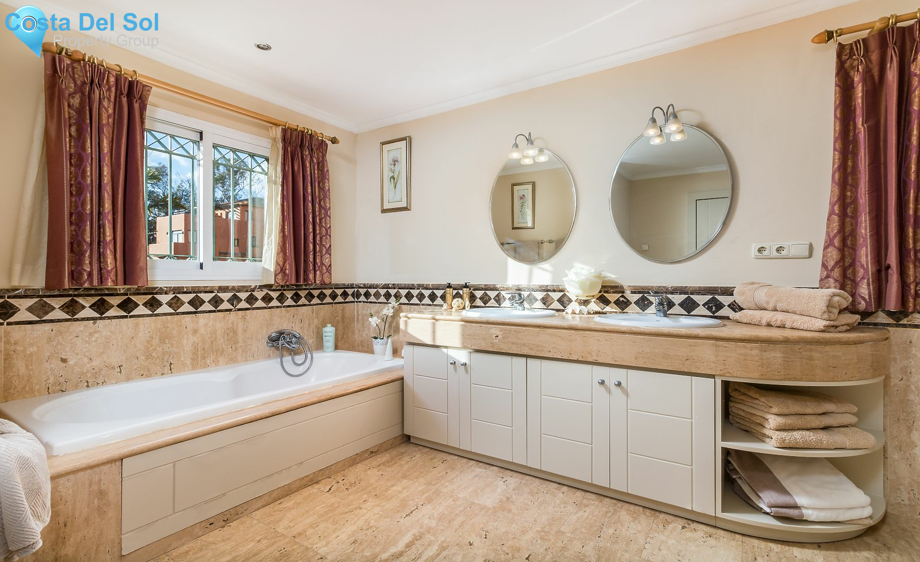 Detached Villa in New Golden Mile-1423081