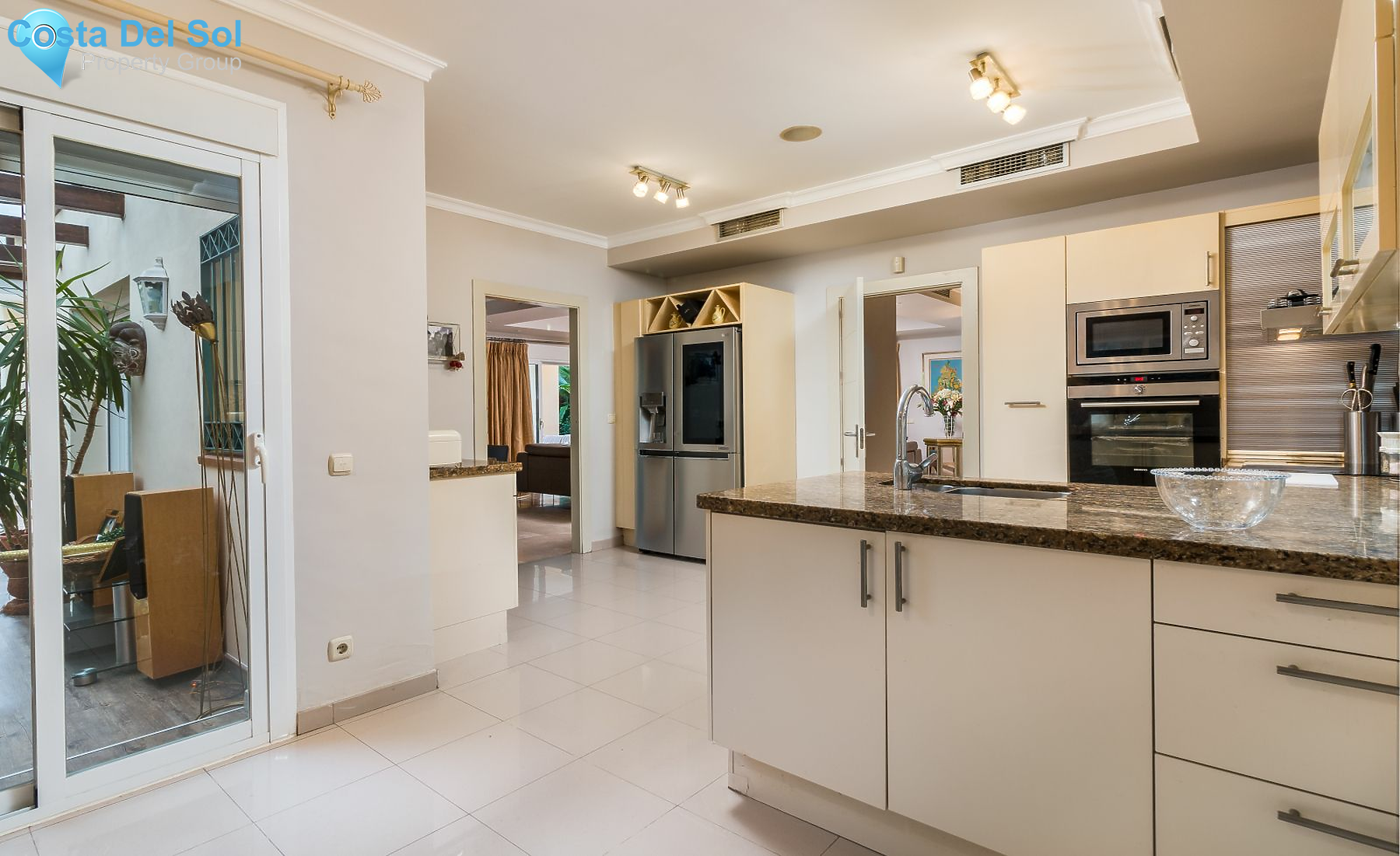 Detached Villa in New Golden Mile-1423078
