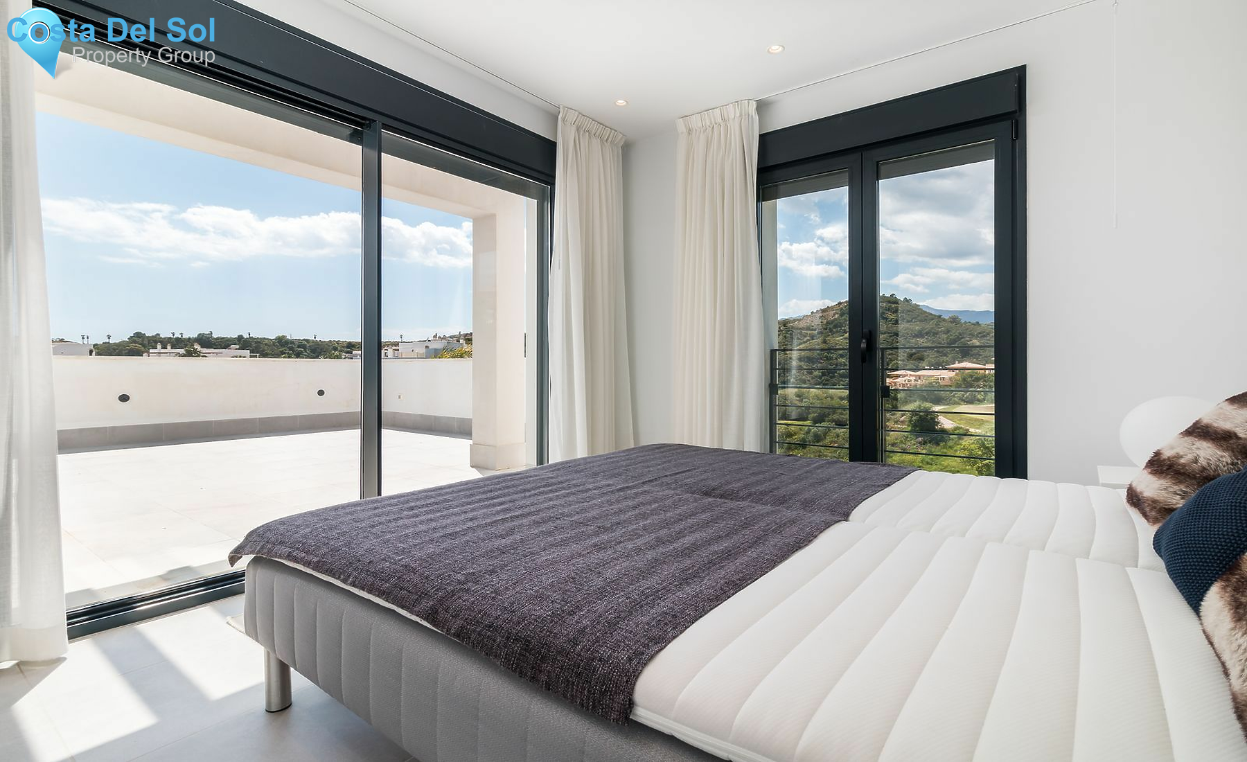 Detached Villa in New Golden Mile-1429340