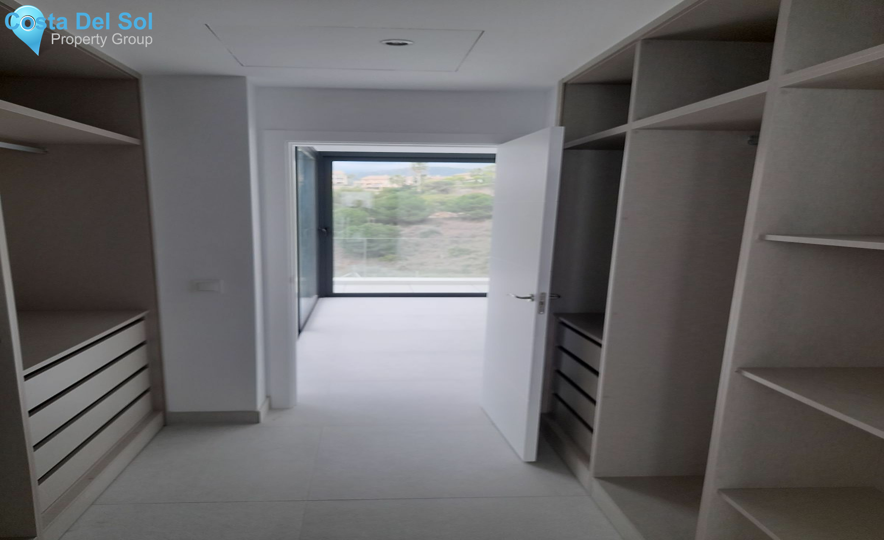 Detached Villa in New Golden Mile-1487677