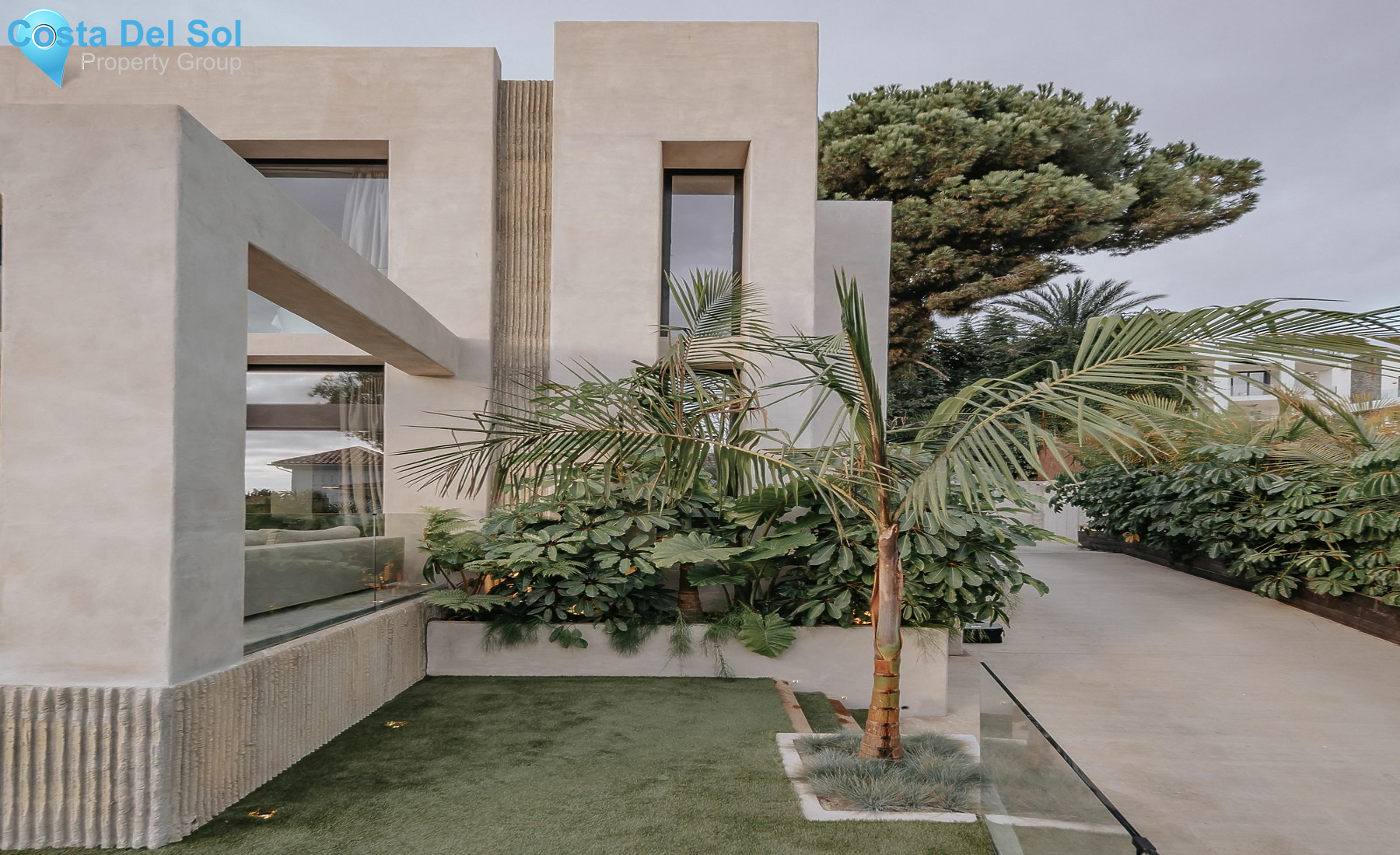 Detached Villa in Nueva Andalucía-1140453