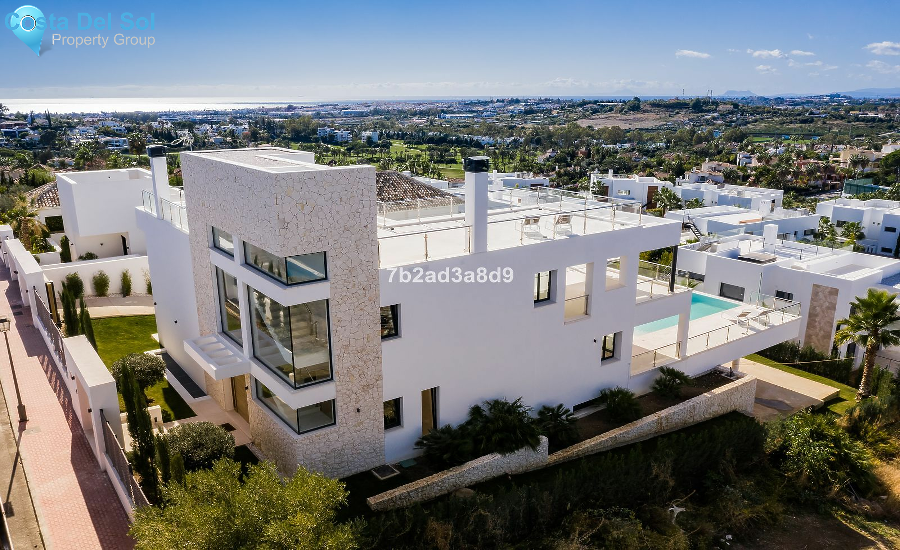 Detached Villa in Nueva Andalucía