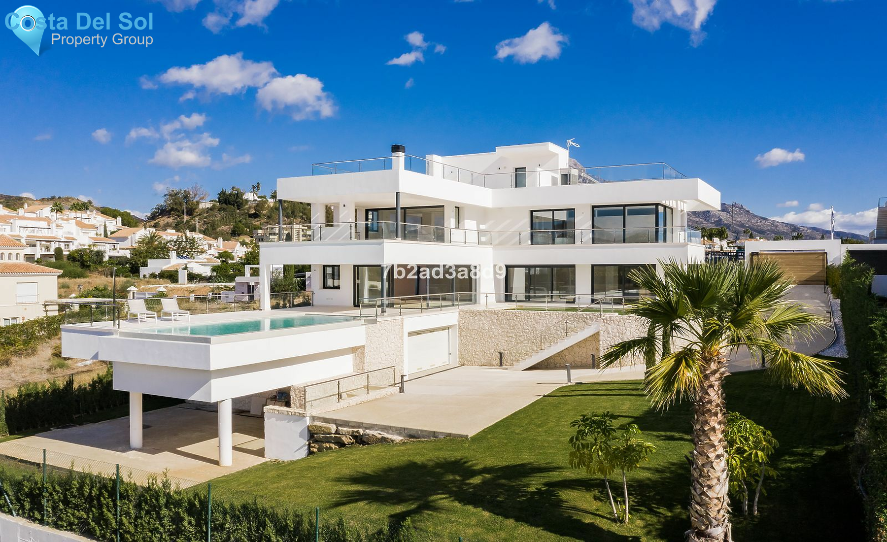 Detached Villa in Nueva Andalucía-1193100