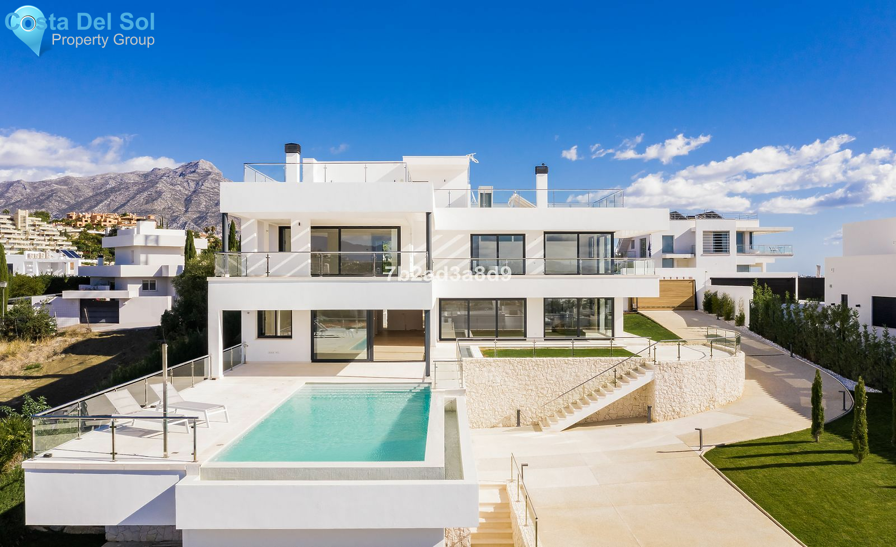 Detached Villa in Nueva Andalucía-1193102