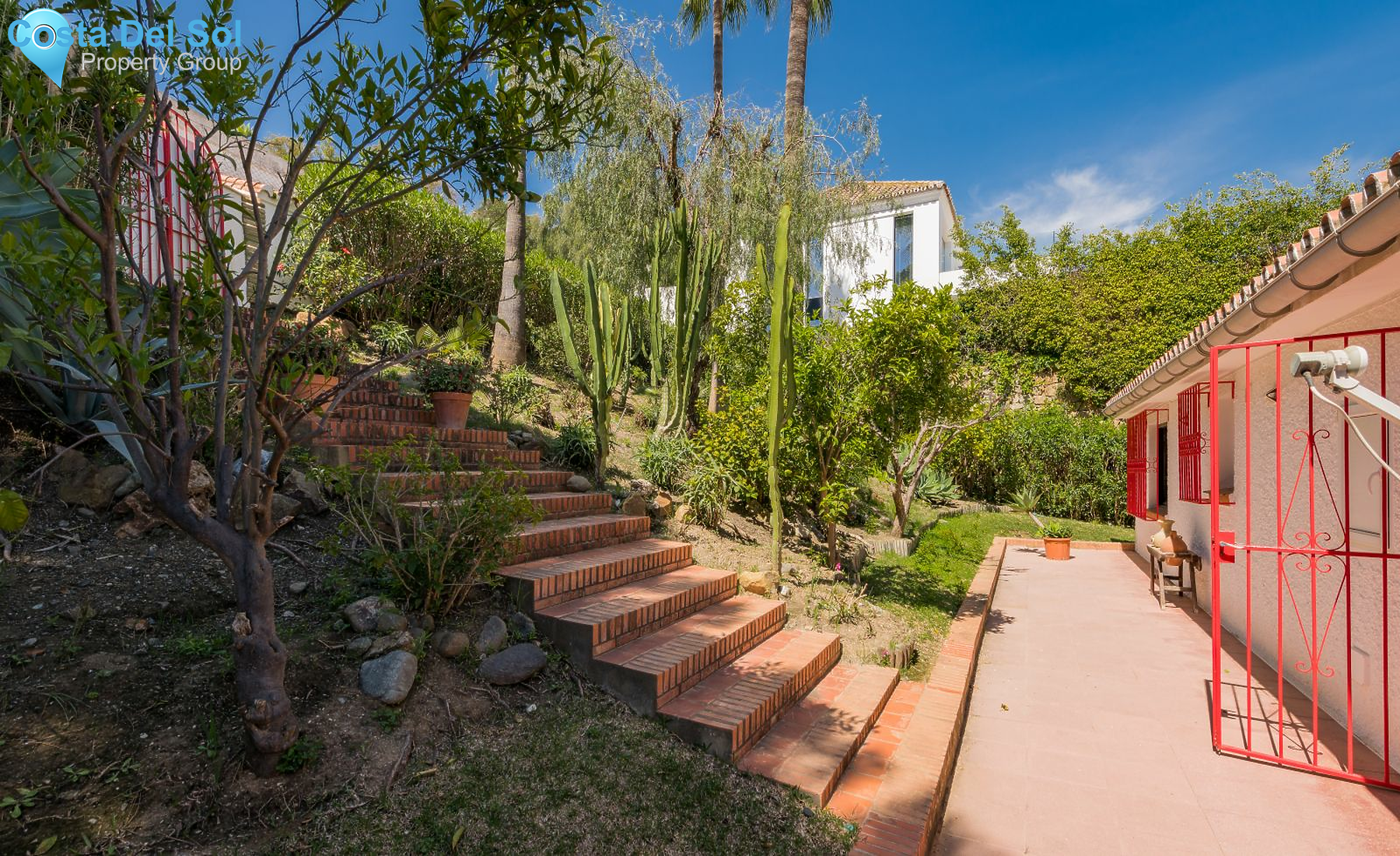 Detached Villa in Nueva Andalucía-1196573