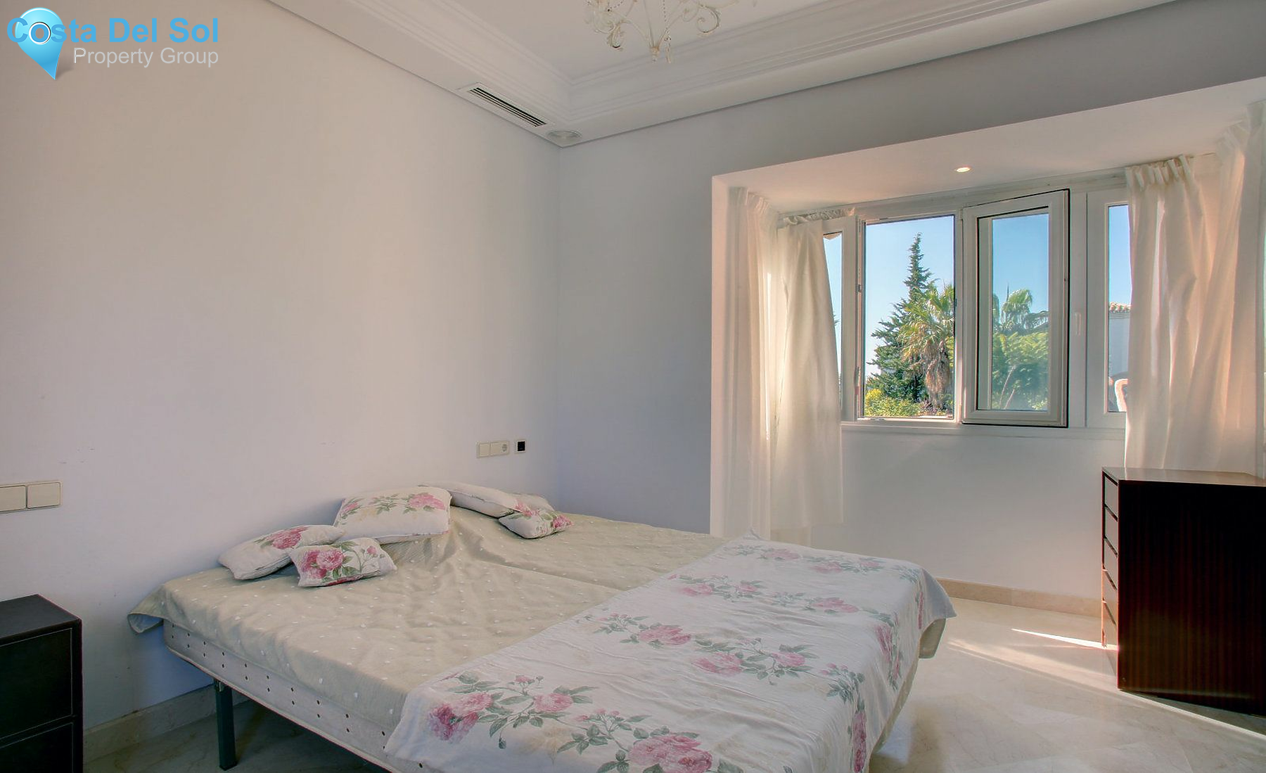 Detached Villa in Nueva Andalucía-1200790