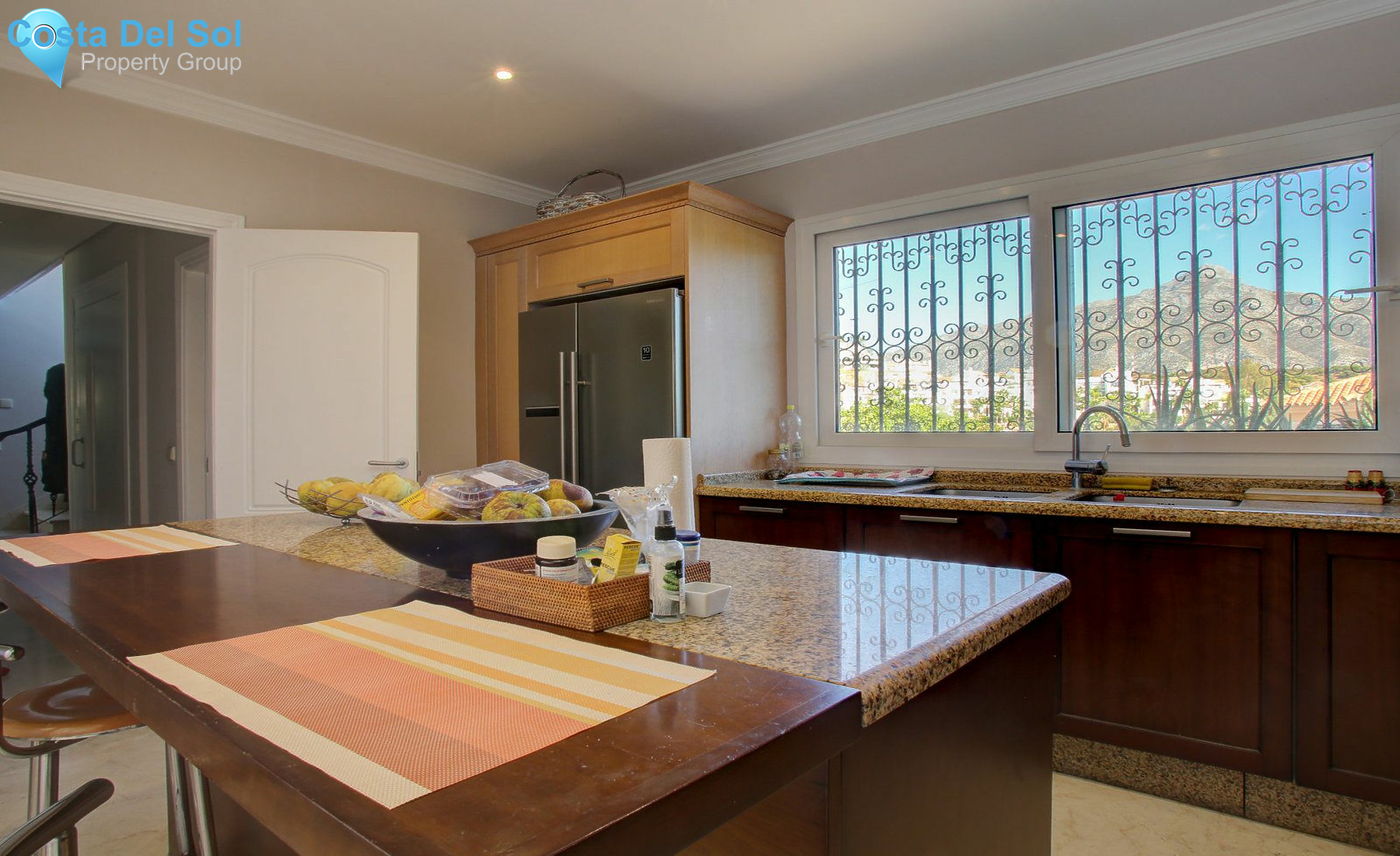 Detached Villa in Nueva Andalucía-1200786