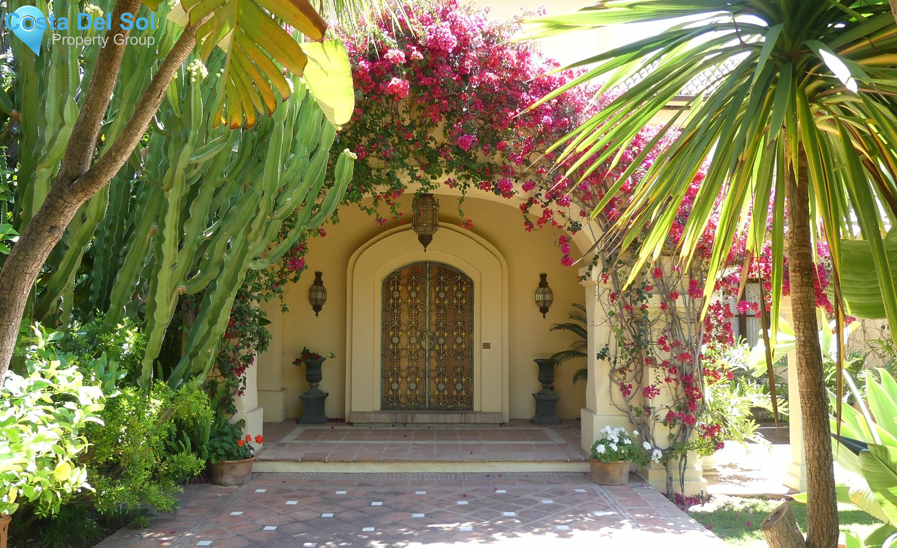 Detached Villa in Nueva Andalucía