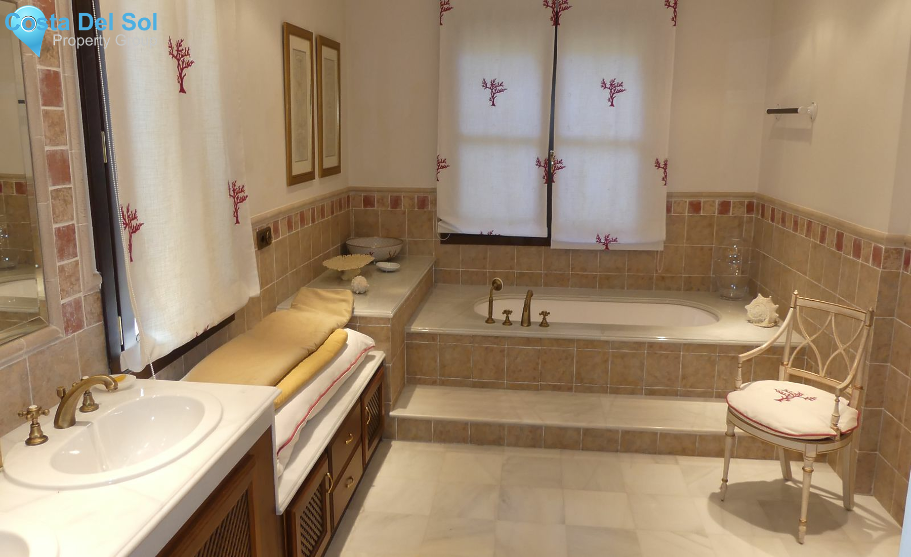 Detached Villa in Nueva Andalucía-1219480