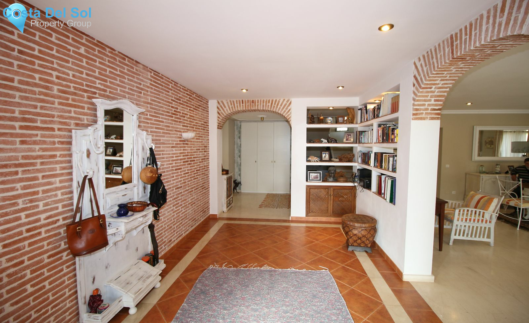 Detached Villa in Nueva Andalucía-1450187