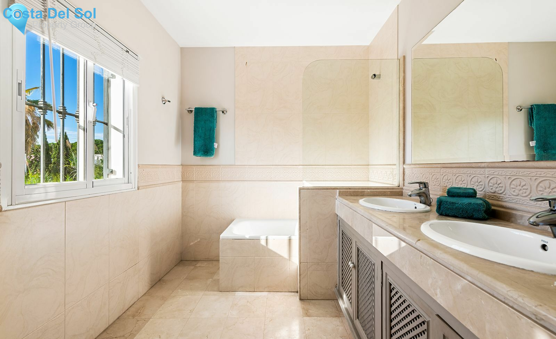 Detached Villa in Nueva Andalucía-1471891