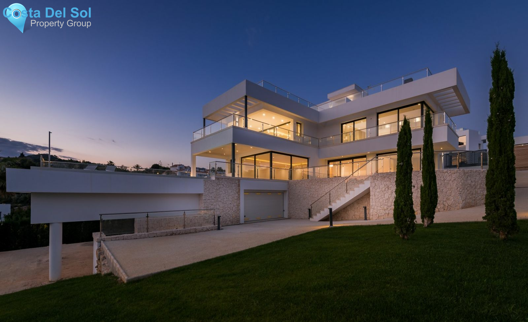 Detached Villa in Nueva Andalucía