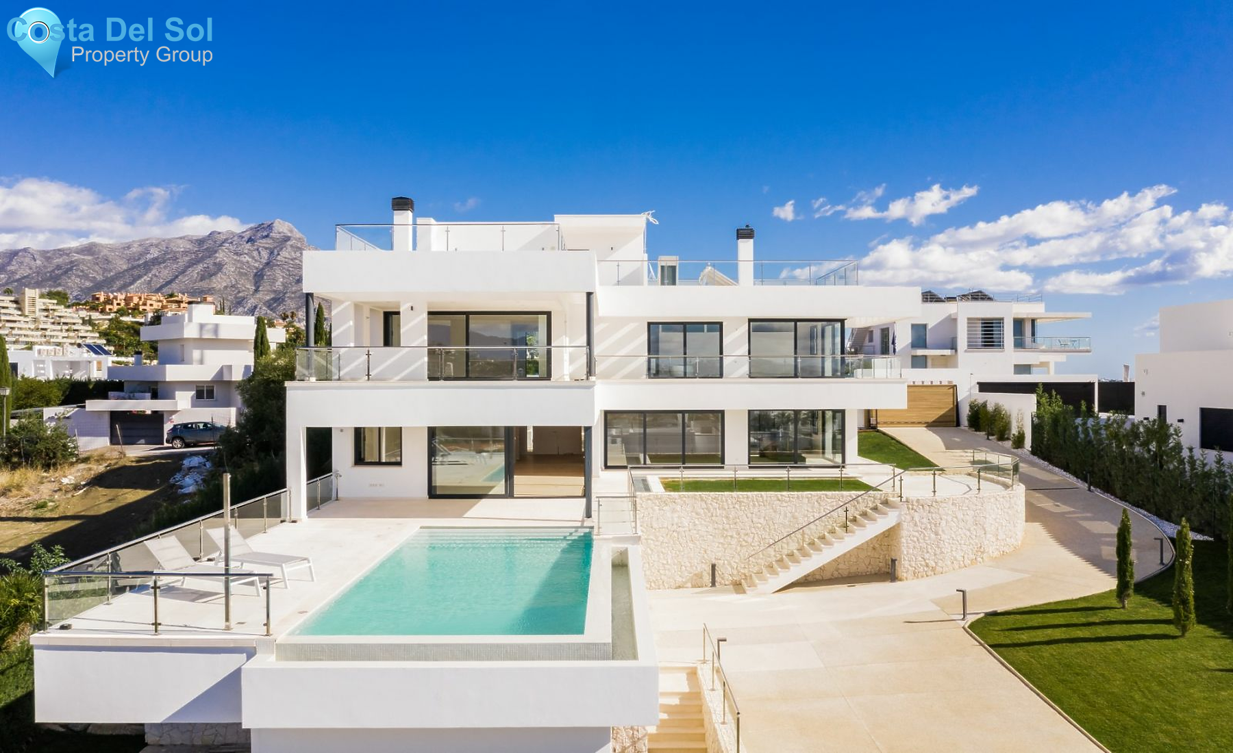 Detached Villa in Nueva Andalucía-1518988