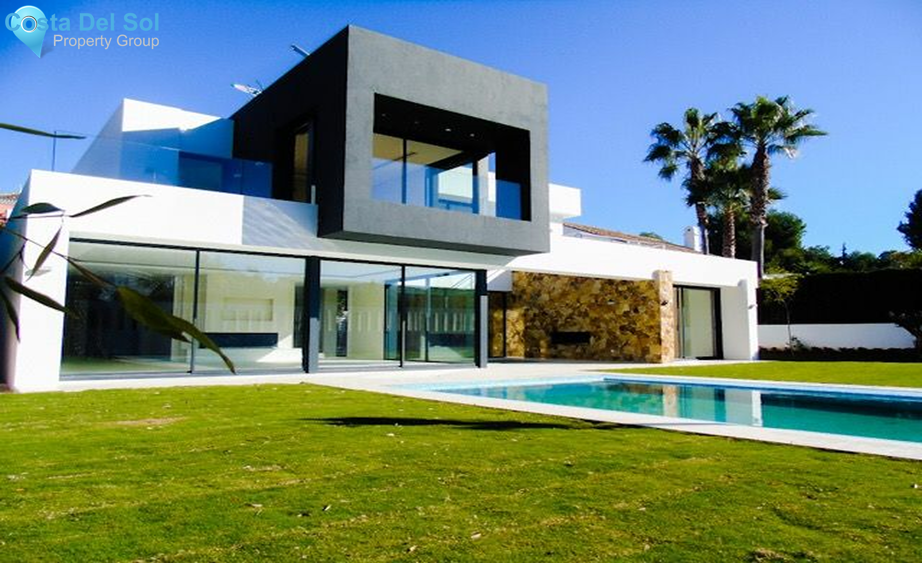 Detached Villa in Nueva Andalucía