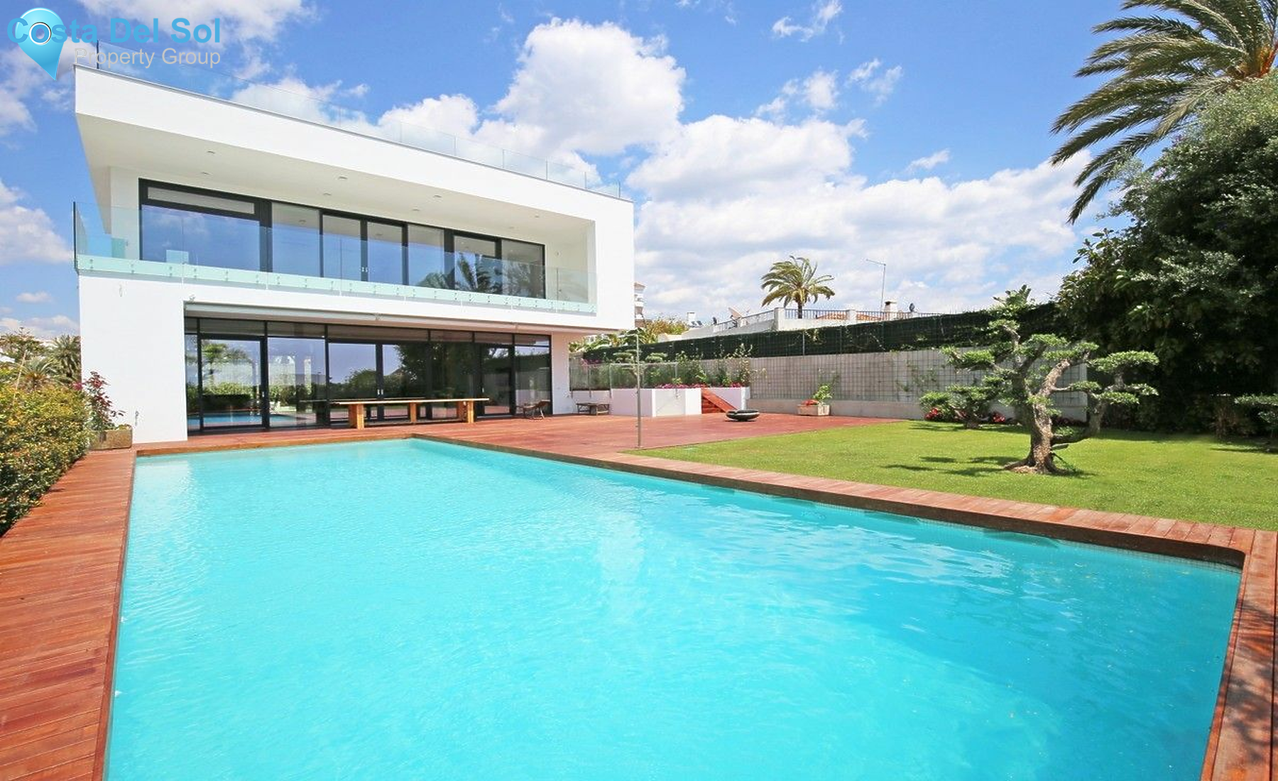 Detached Villa in Nueva Andalucía