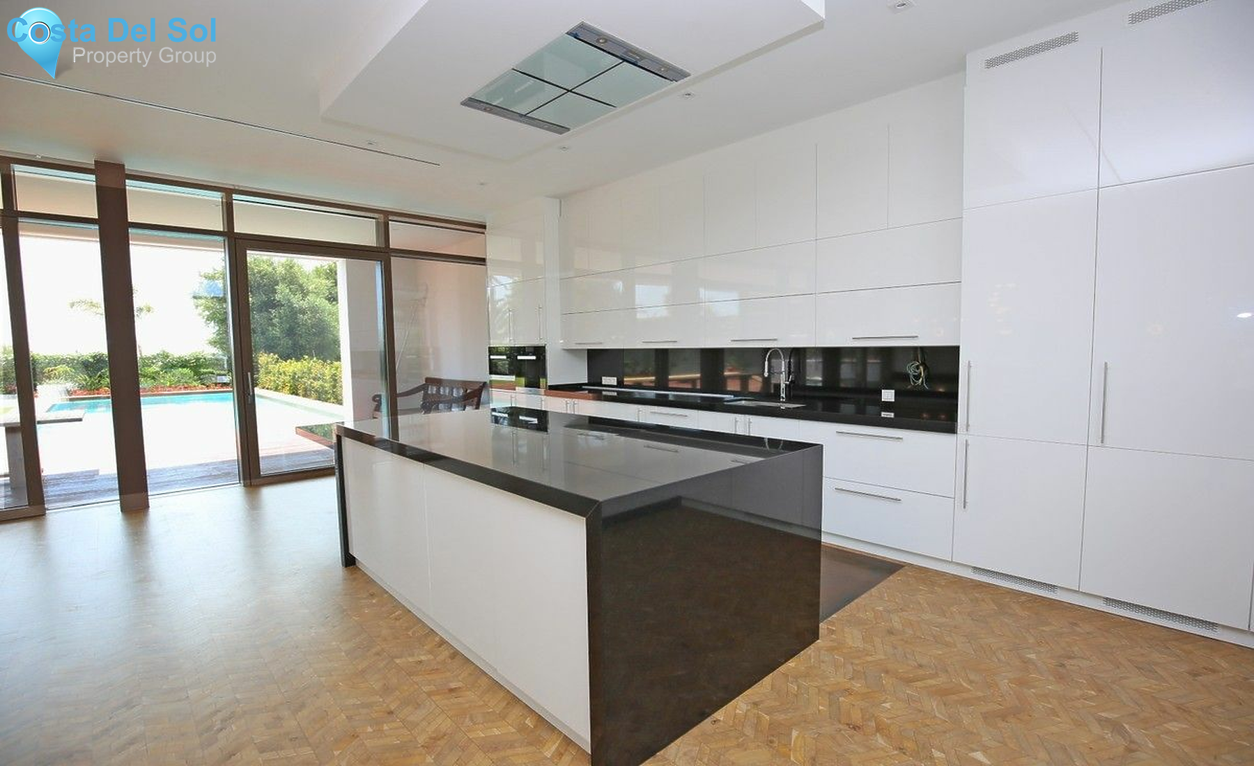 Detached Villa in Nueva Andalucía-1544489