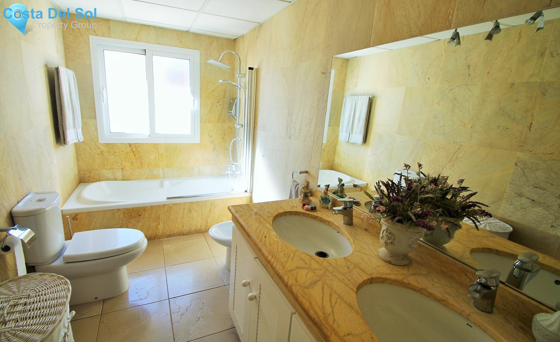 Detached Villa in Riviera del Sol-1152093