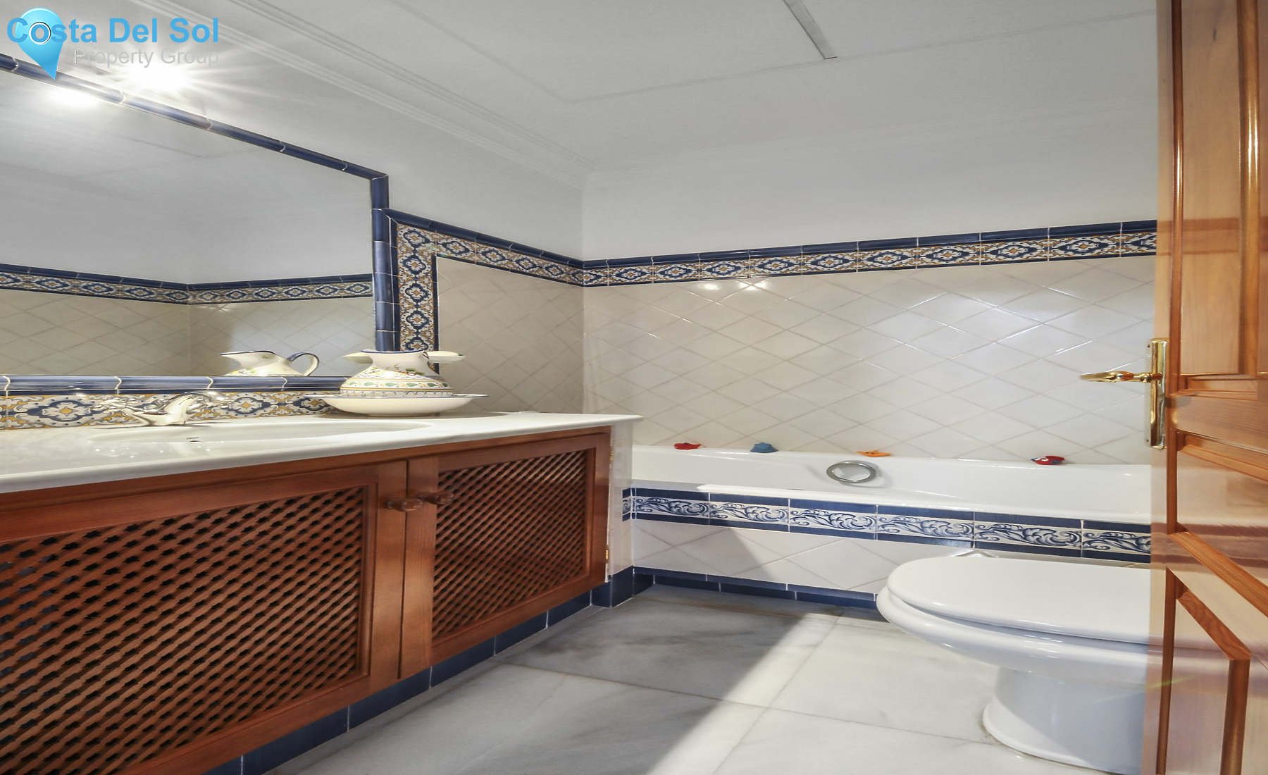 Detached Villa in San Pedro de Alcántara-1391309